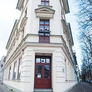 https://apt-alt-berliner-eckkneipe-feuchte-ecke.find-berlin-hotels.com